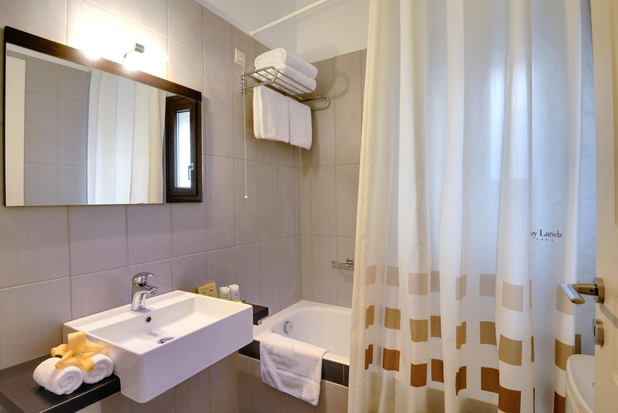 Byzantinon Hotel Leonídion Extérieur photo